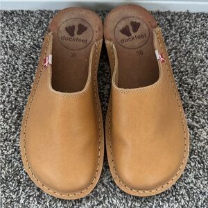 Duckfeet Women's Tan Leather Mules